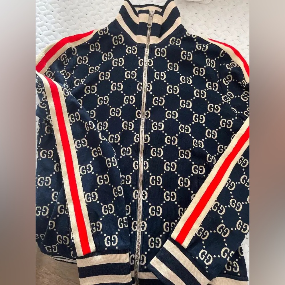 Size Lg GUCCI jacket purchased in California (Rodeo Drive)